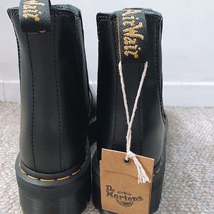 Dr. Martens Shoes Doc Martens 2976 Smooth Leather Platform Chelsea Boots
